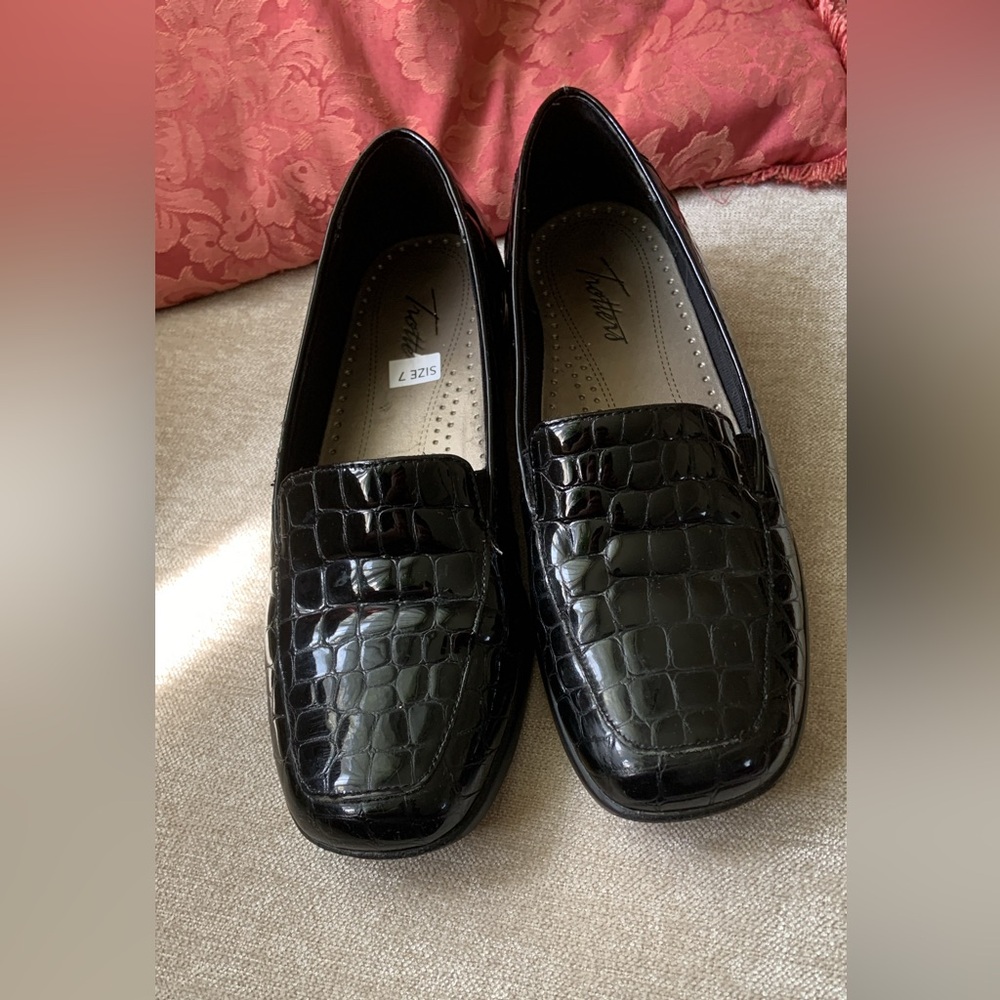 Trotters Black Patent Croc-Embossed Loafers